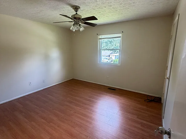 105 Sheila Ct #4 — Photo 5