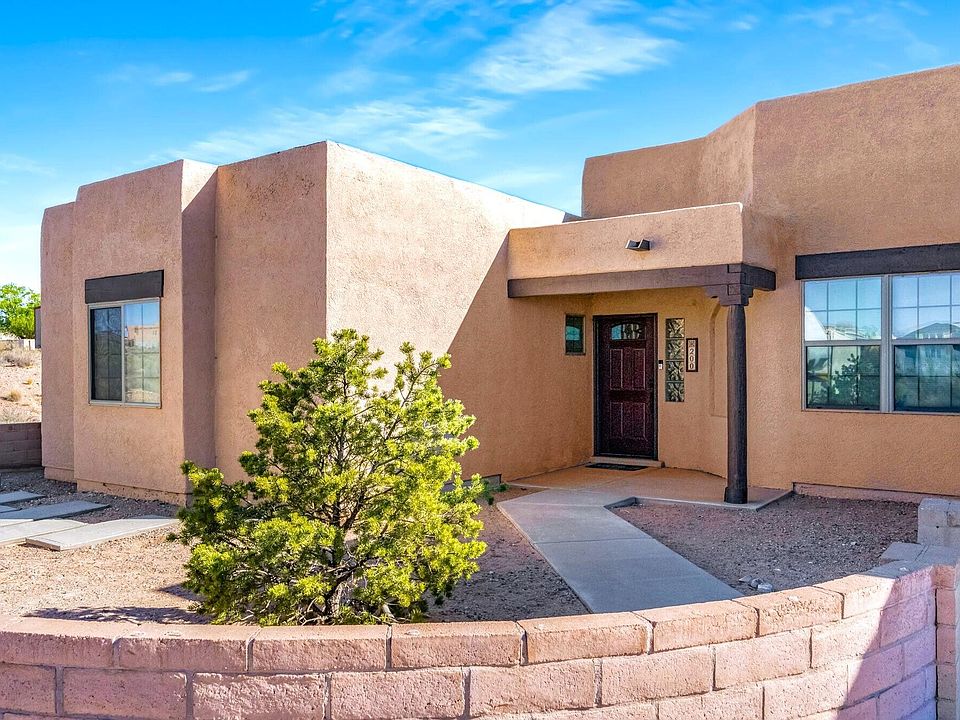 1st image of 200 Aldaba Cir NE