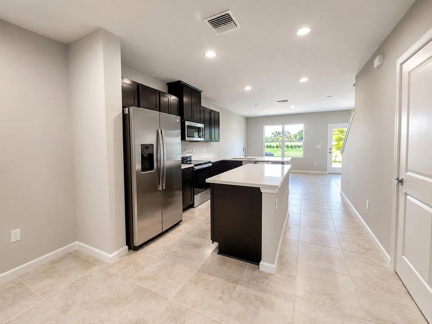 3 bed, 2.5 bath, 1440 sqft, $2,400 — Photo 3