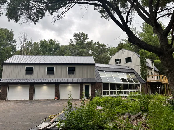 825 Liddle Rd, Rockton, IL 61072