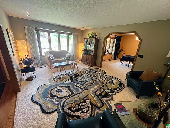 3rd image of 3801 Martins Yard