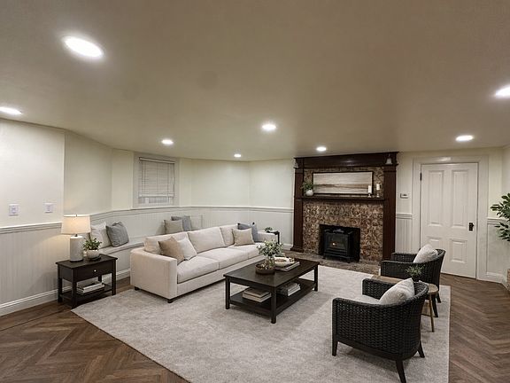 4th image of 1723 Central Ave #3