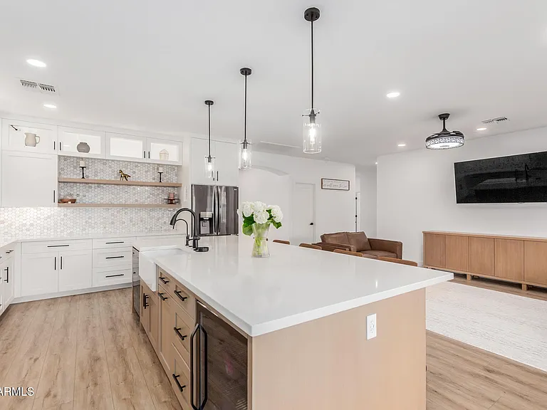 6404 W Black Hill Rd — Photo 14