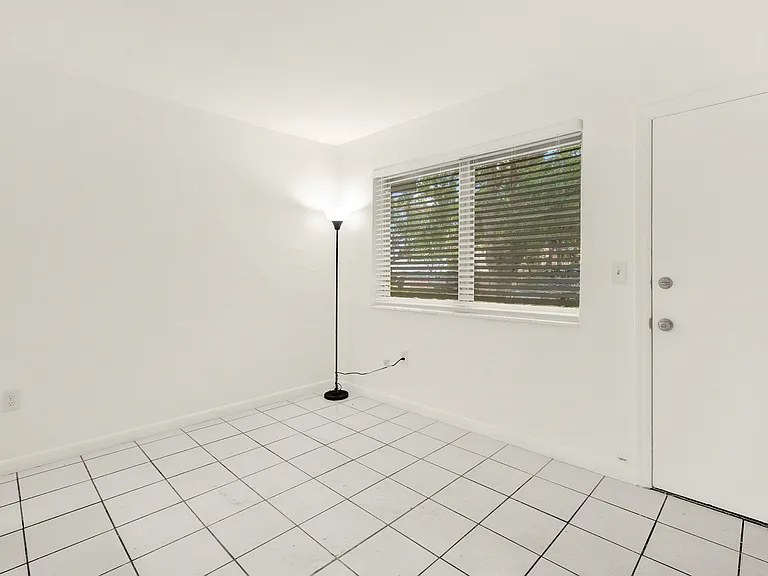 426 Santander Ave — Photo 3