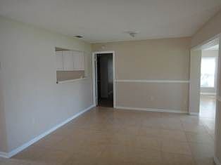 3rd image of 701 Wedge Ln
