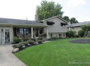 3180 Sandy Creek Dr, Shelby Township, MI 48316