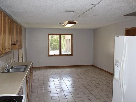 Large Kitchen/dining