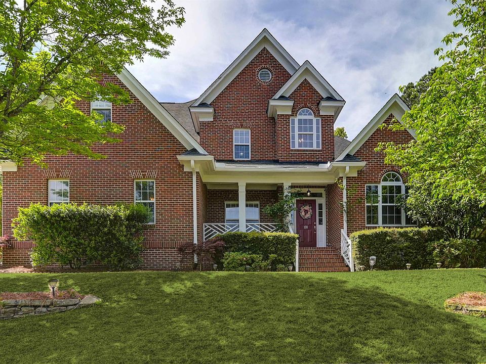 1st image of 108 Fallen Oak Dr