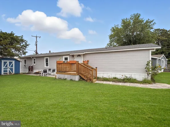 6 Patuxent Mobile Est, Lothian, MD 20711