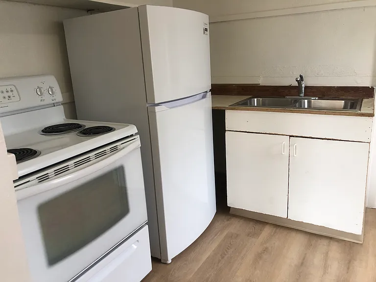 425 NE Kamiaken St #4 — Photo 5