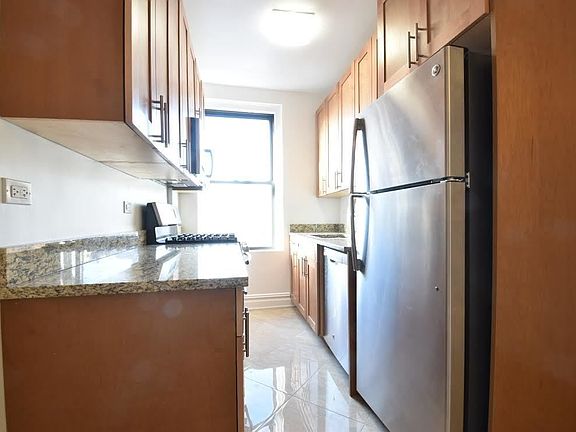 4th image of 225 W 106th St APT 10L