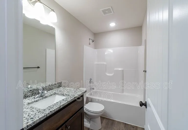 1803 S 15th Ave — Photo 13