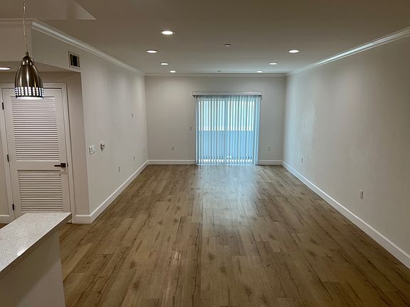 3rd image of 14915 Roscoe Blvd #206