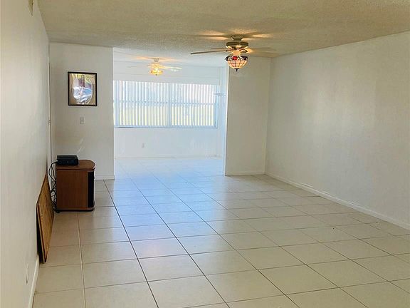 4th image of 9721 Sunrise Lakes Boulevard #106