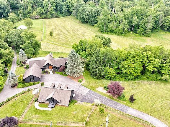 2nd image of 1424 Bottom Creek Ln
