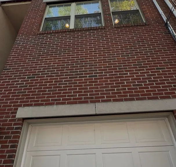 875 N Lawrence St — Photo 2