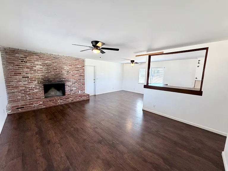 548 N Armstrong Ave — Photo 3