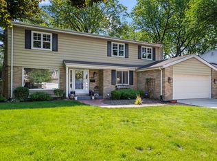 125 N Gibbons Ave, Arlington Heights, IL 60004