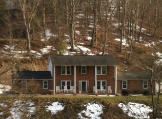 229 Winter Creek Dr, Bluefield, VA 24605