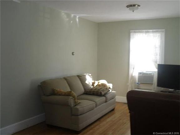 4th image of 78 Fairlawn Ave