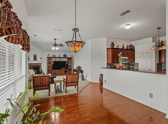 5th image of 930 Mellanie Ct