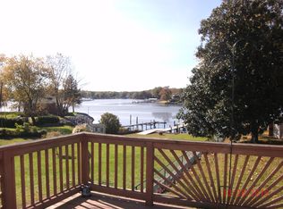 824 Sue Grove Rd, Baltimore, MD 21221