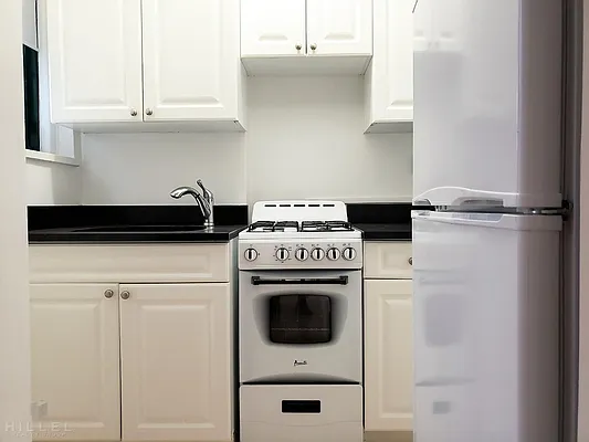 Rented by Hillel Realty Group | media 24