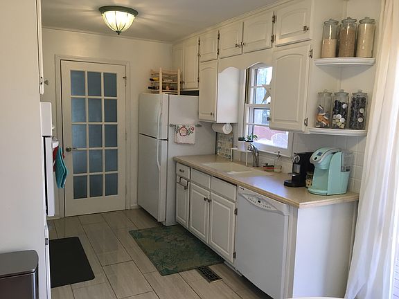 3rd image of 3586 Marcia Dr SE