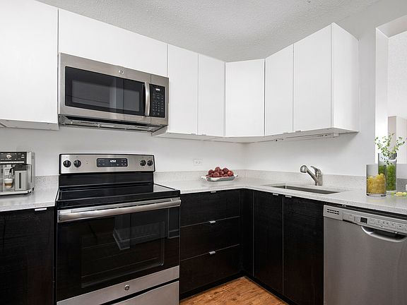 3rd image of 100 W Chestnut St APT 307
