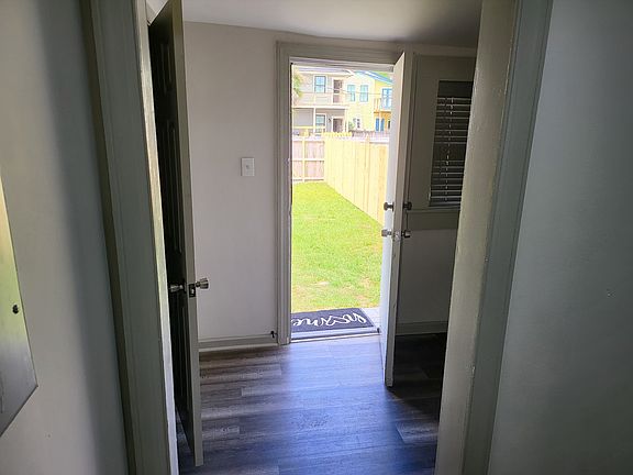 4th image of 310 W Henry St #310