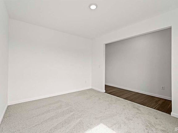 4th image of 499 Brittania Dr