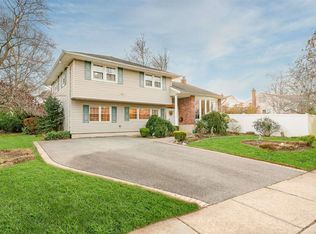 3330 Island Rd, Wantagh, NY 11793