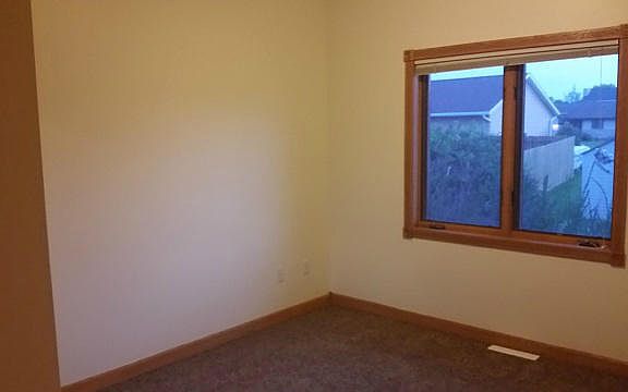 3rd image of 120 Meadow Ln N