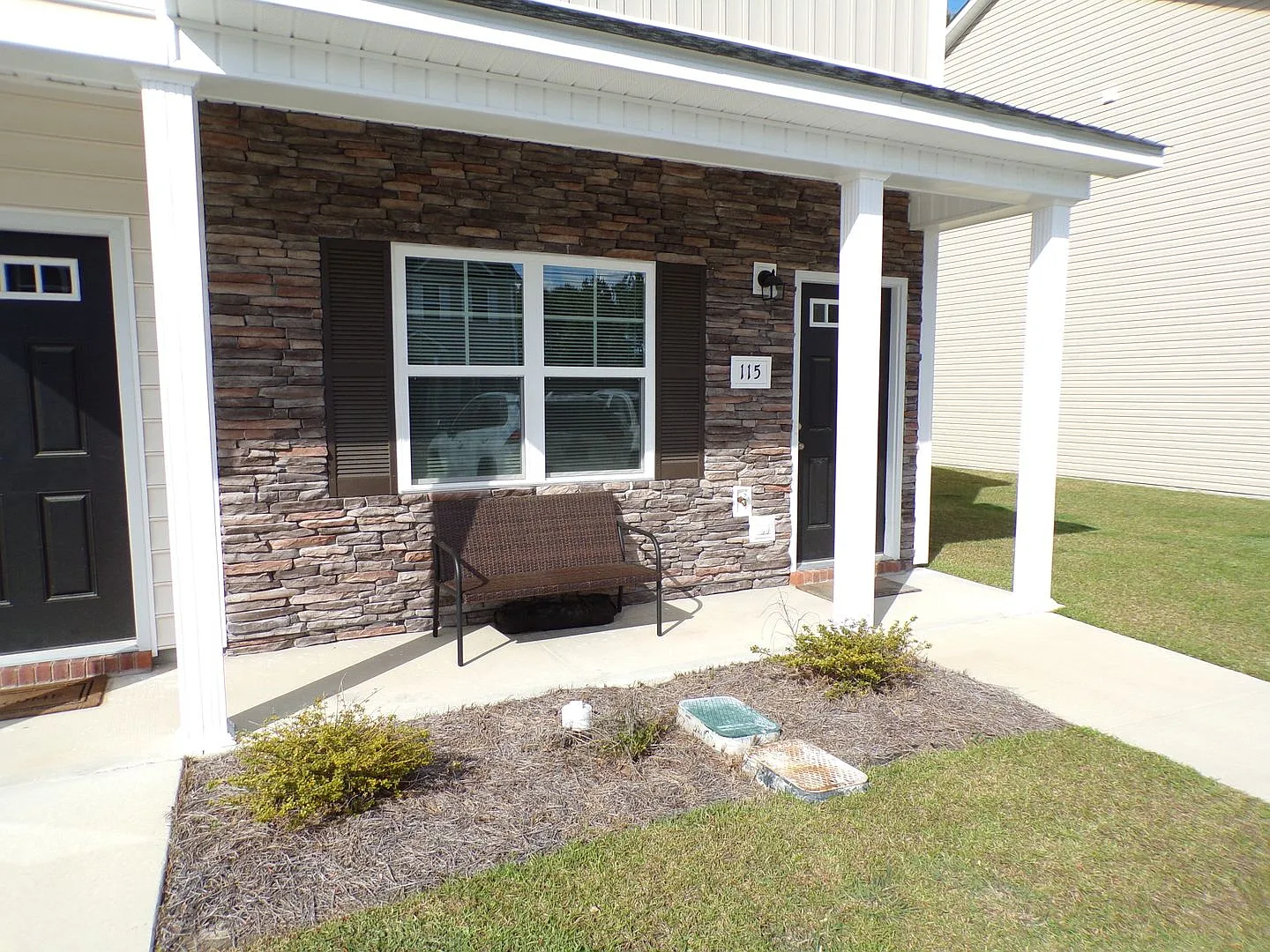 Two Bedroom Two and Half Bathroom End Unit Townhome Close to Camp Lejeune! — Photo 4