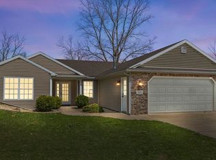 940 W Fox Lake Rd, Angola, IN 46703