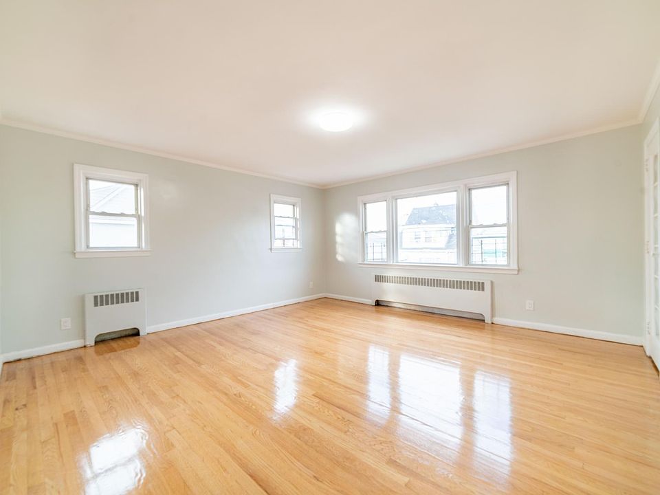 1st image of 9412 212th Pl Floor 2