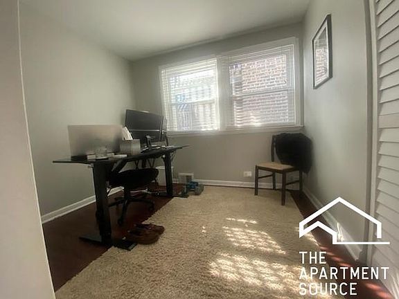 4th image of 2053 W Cuyler Ave #2
