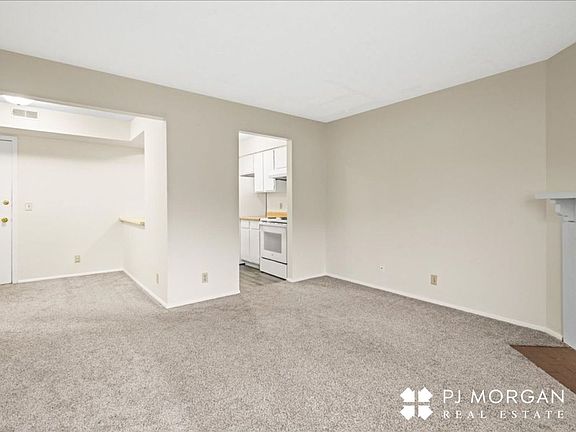 3rd image of 10808 Oakbrook Cir #6