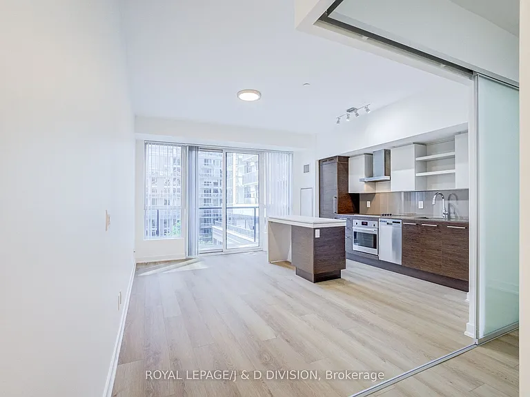 1030 King St W #435 — Photo 5