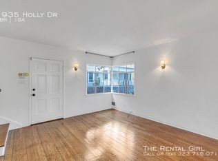 1935 Holly Dr, Los Angeles, CA 90068