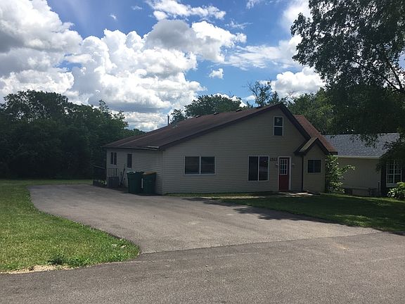 2nd image of 1513 N Hickory Ave