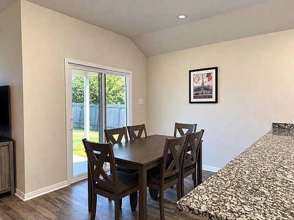 4th image of 2719 Marguerite St