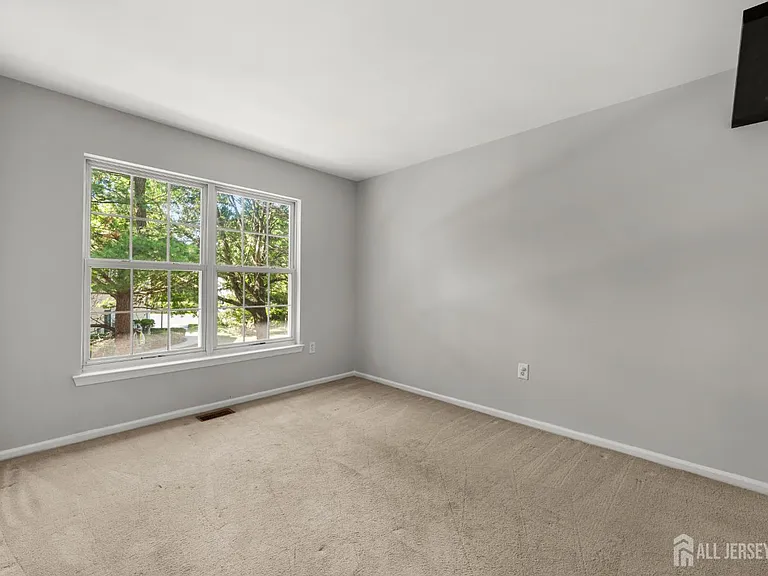 16 Lee Ct #405 — Photo 32