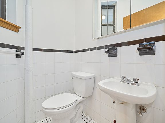 3rd image of 504 W 44th St APT 1E