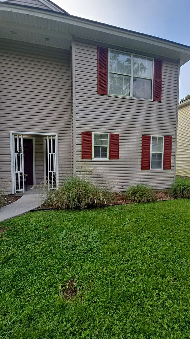 2 Bed 1.5 Townhome for Rent — Photo 1