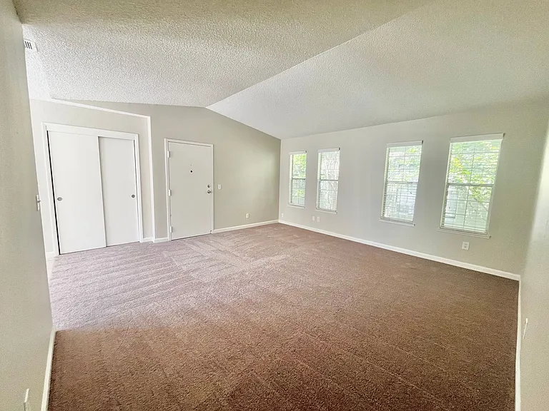 2716 F Street — Photo 3