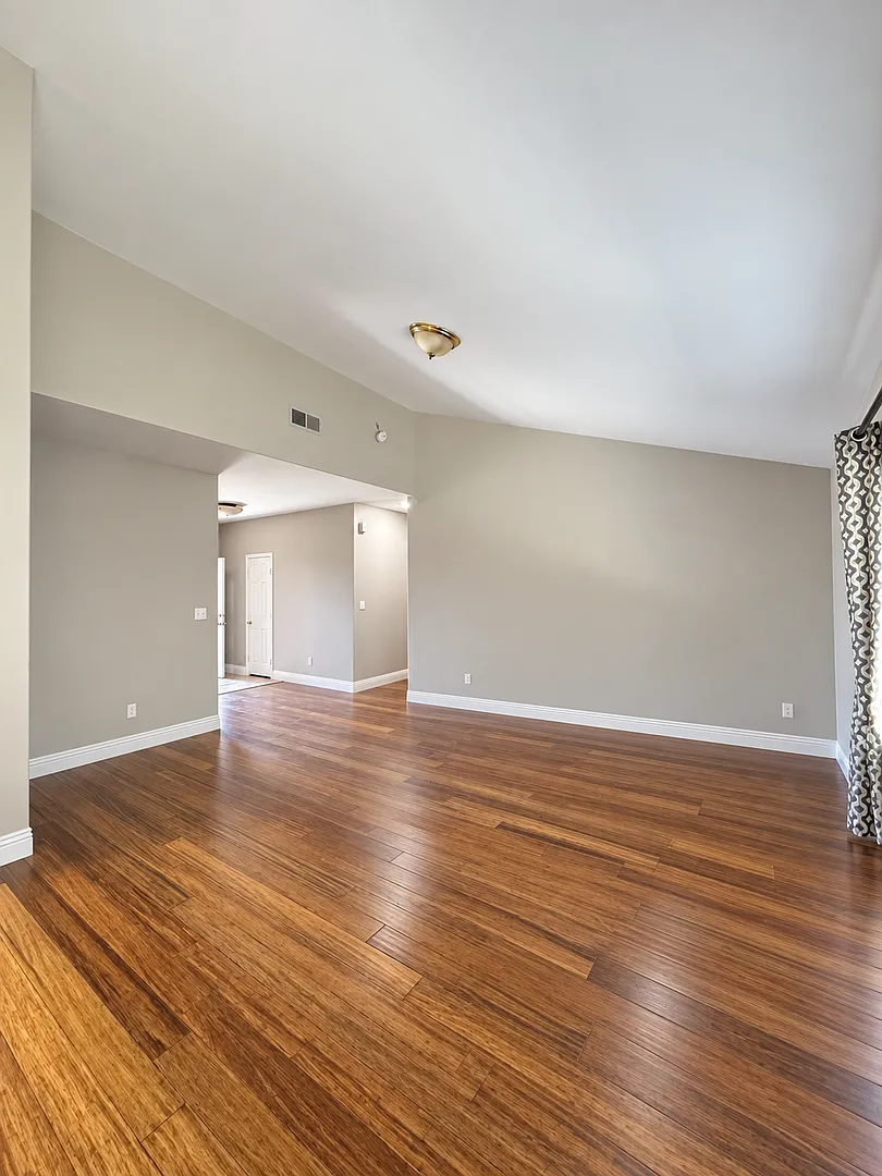 Beautiful 3 Bedroom Home for Rent! — Photo 2