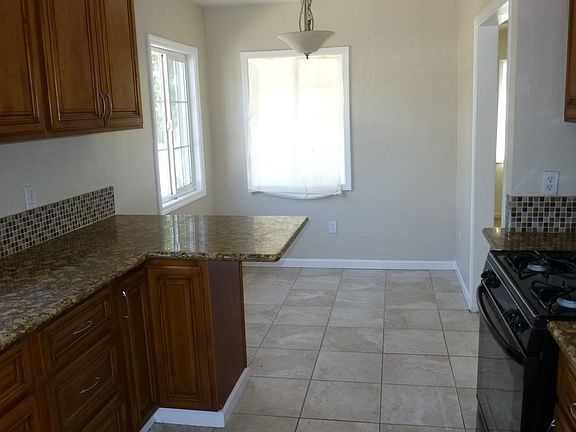 5th image of 3915 E Townsend Ave