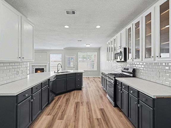 3rd image of 22310 Lamaster Ln