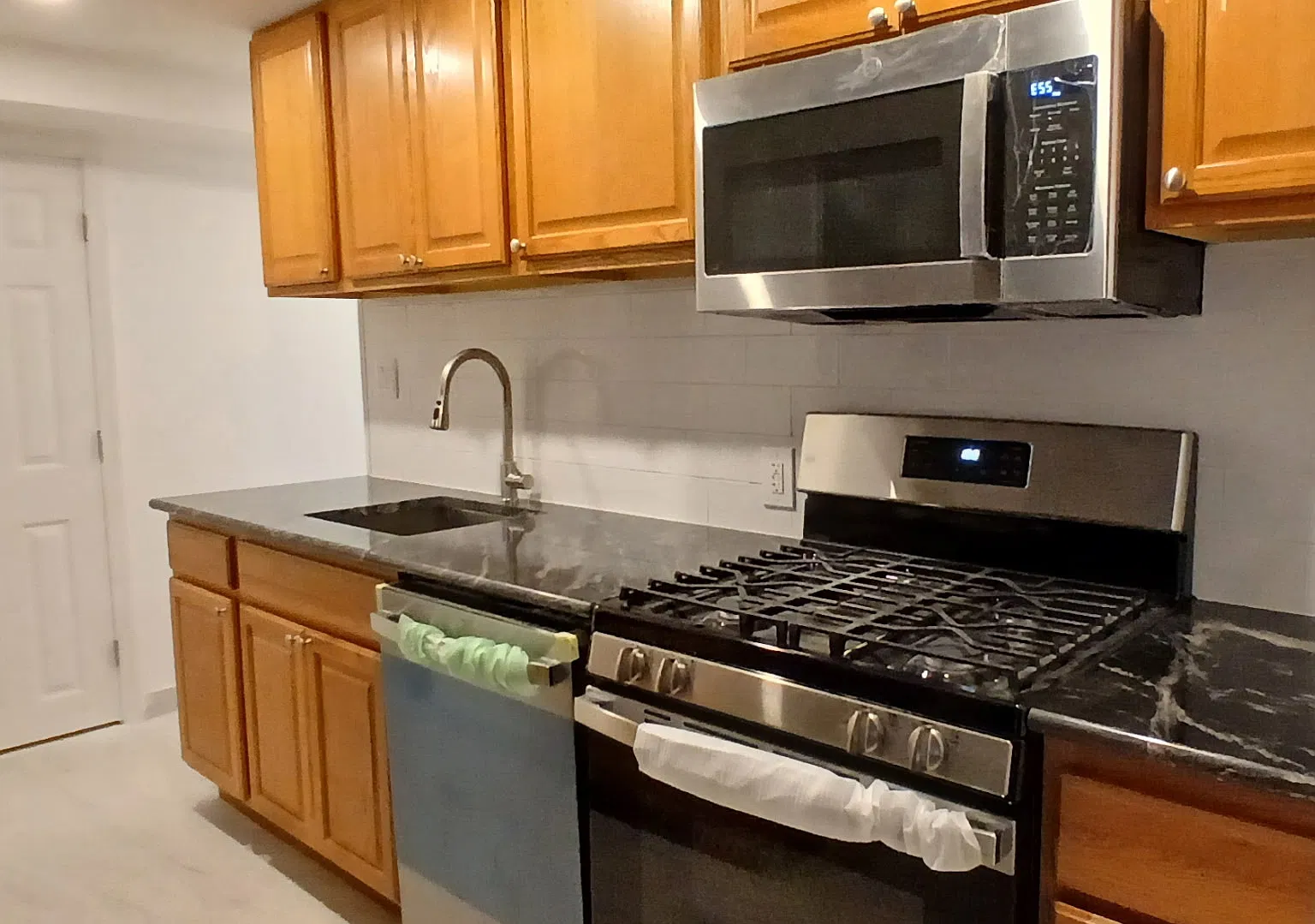4 bed, 1300 sqft, $2,300 — Photo 1